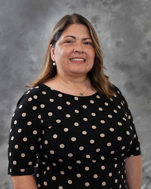 <b>Bio</b> - Ms. <b>Claudia</b> Yañez - Pflugerville Independent School District