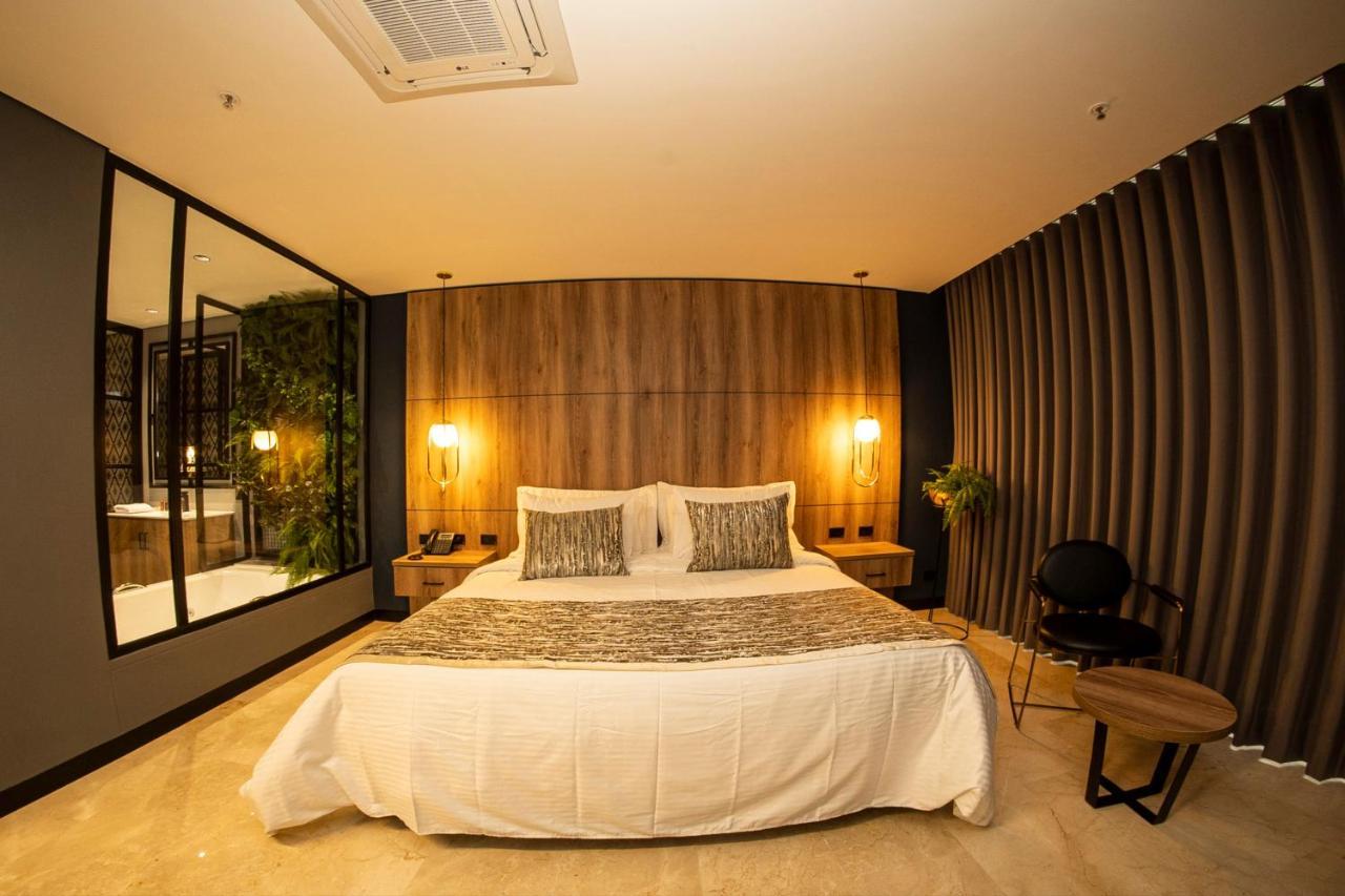 Deluxe Suite Spa Bath