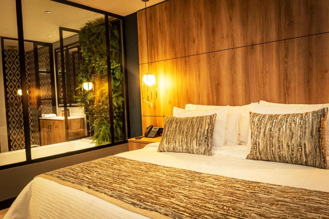 Deluxe Suite Spa Bath