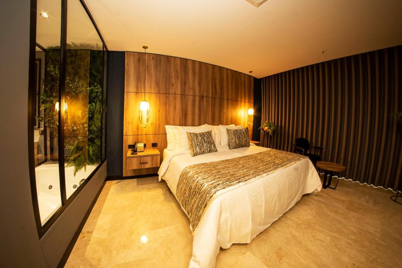 Deluxe Suite Spa Bath