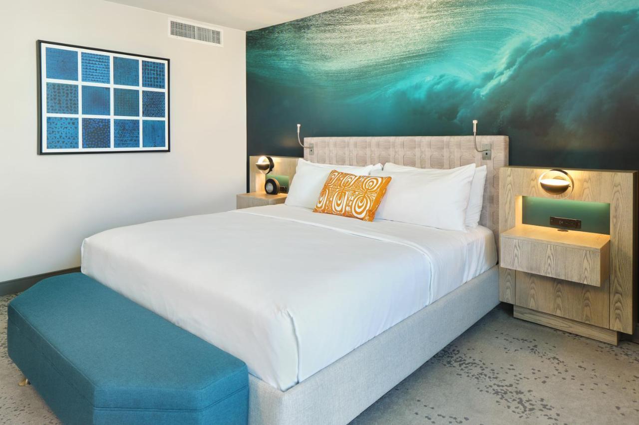 Partial Ocean View 1 King Bed