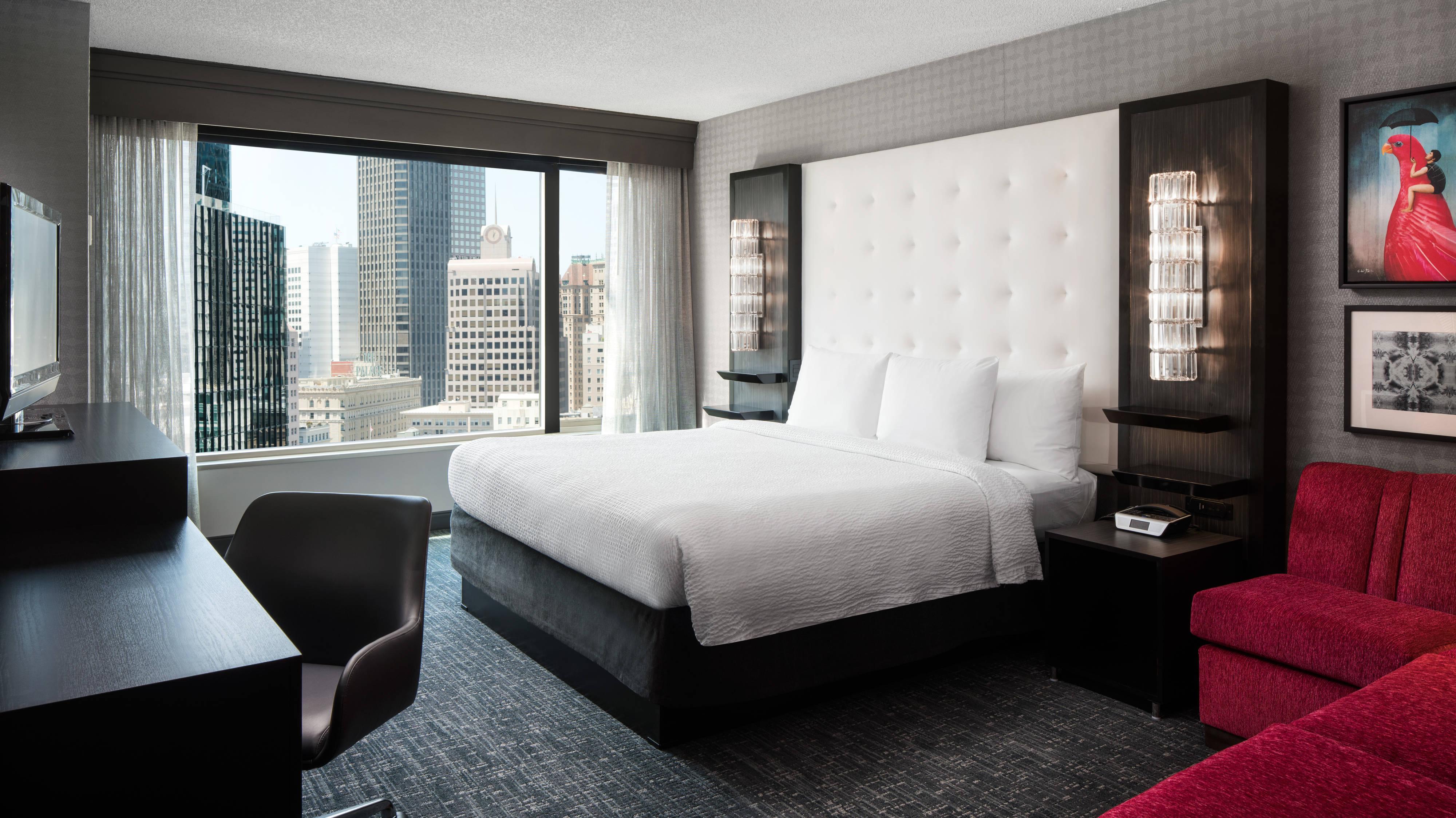 Guest room with king bed, city view - High Floor