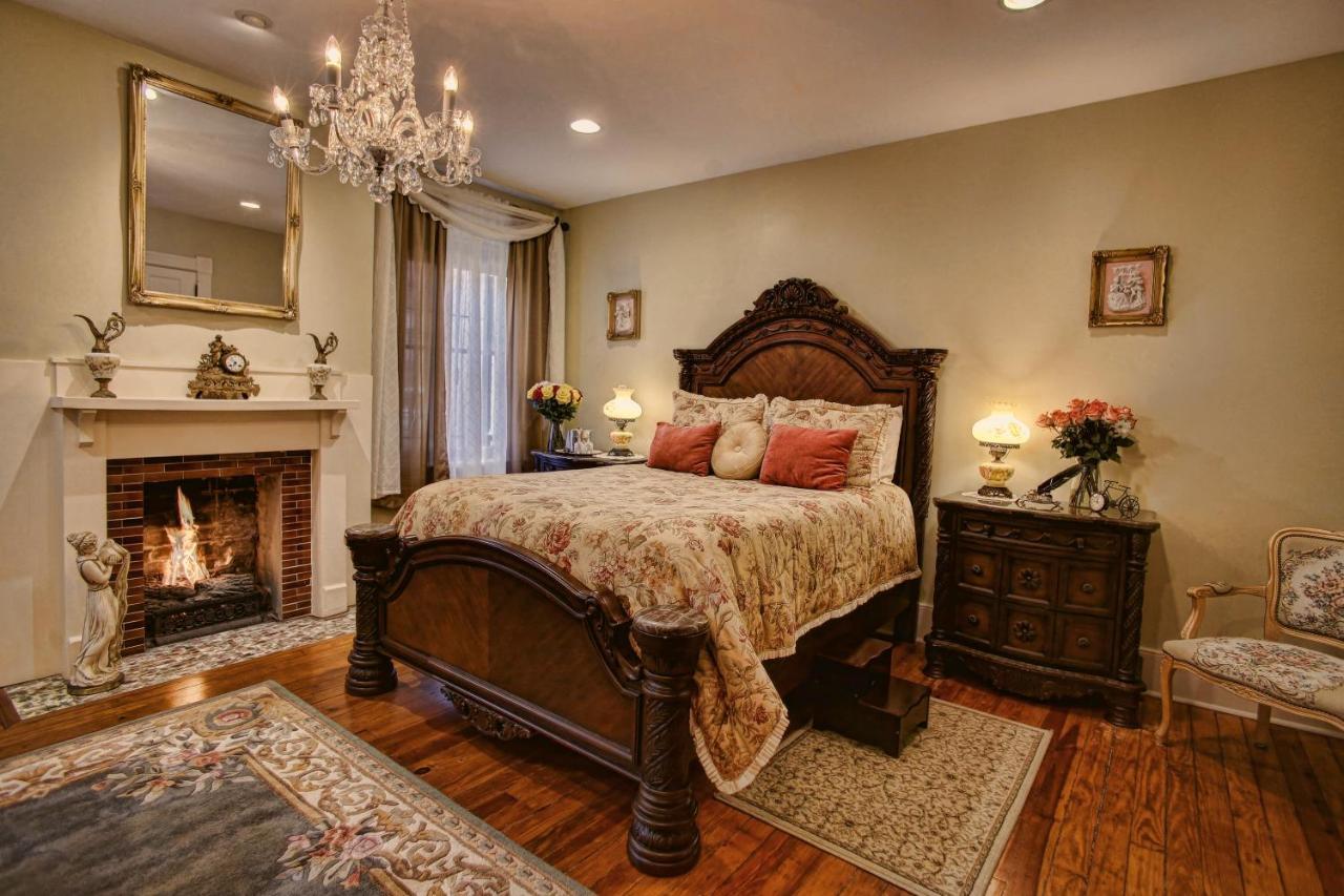 Deluxe Queen Suite