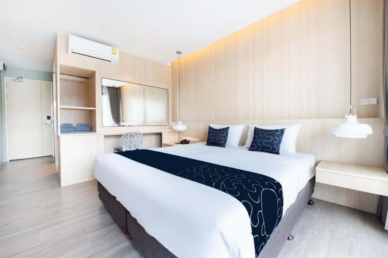 Deluxe Tweepersoonskamer met 1 of 2 Aparte Bedden en Toegang tot het Zwembad