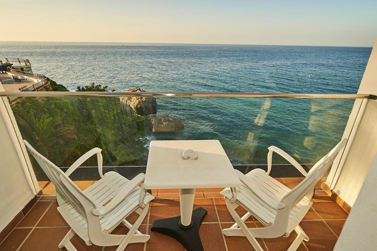 Habitación Doble con vistas al mar y balcón