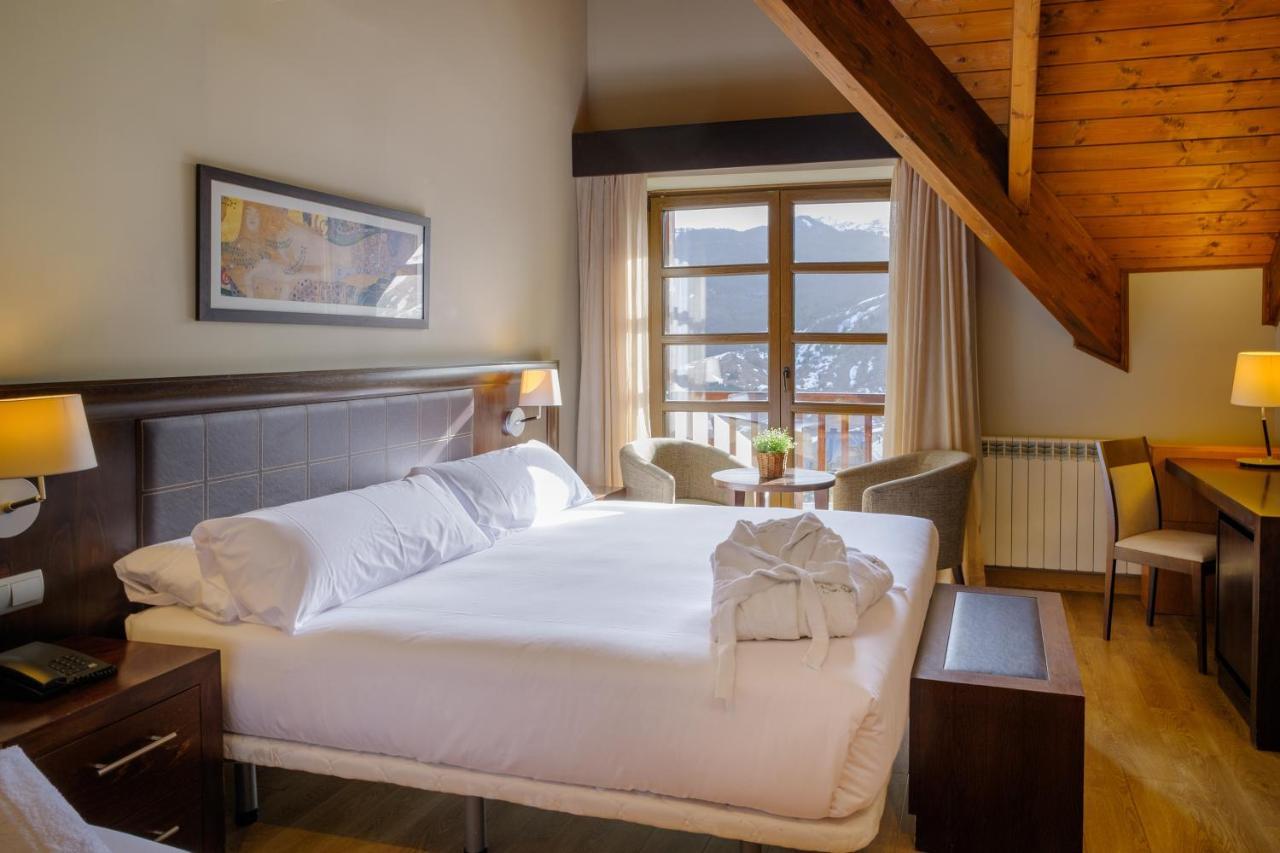 Double or Twin Room with Mountain View,1273073635:JPEG