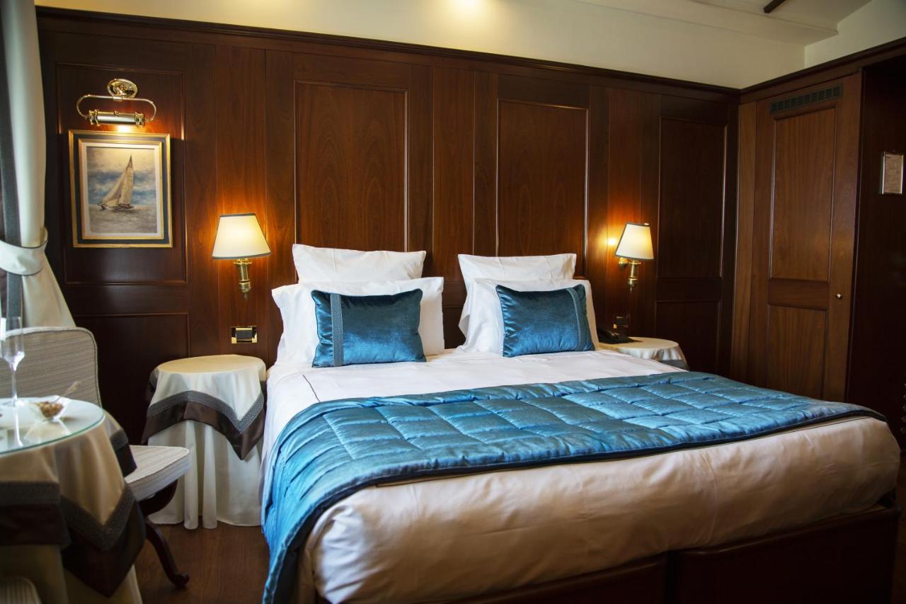 Deluxe Double Room with Lagoon View
