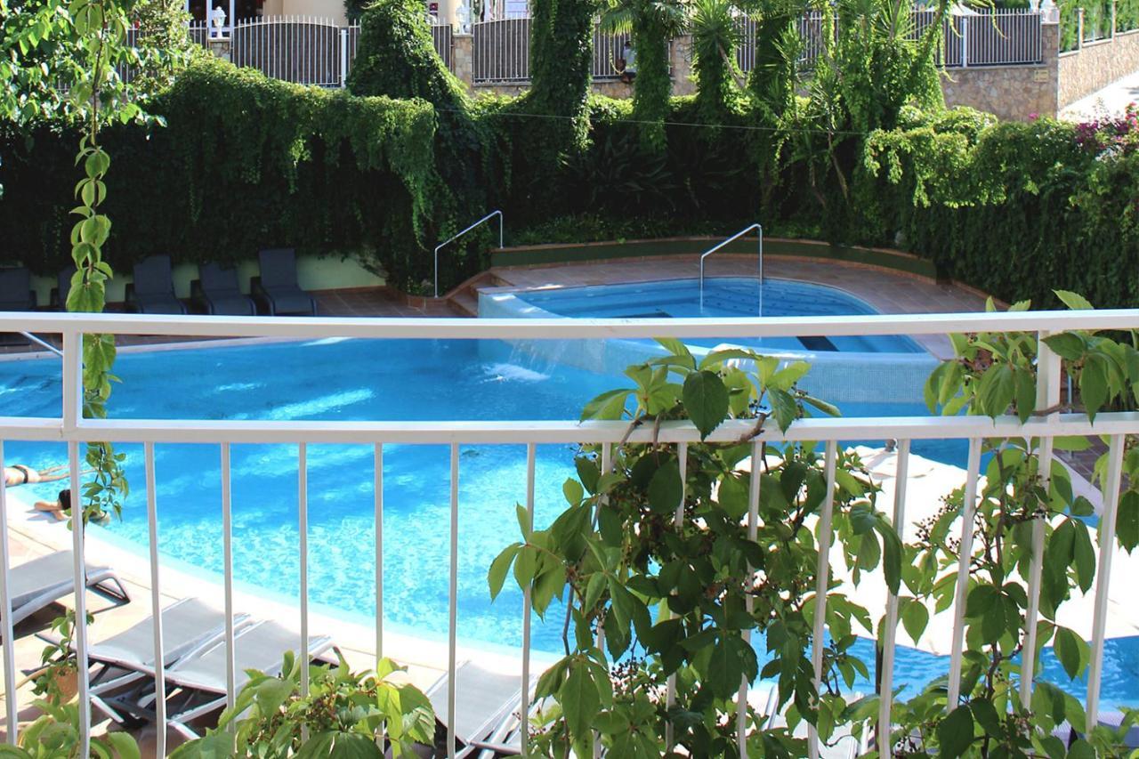 Twin Room with Pool View,1163129112:JPEG