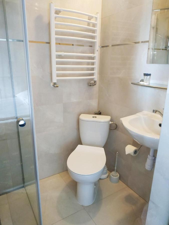 Single Room,1498477819:JPEG