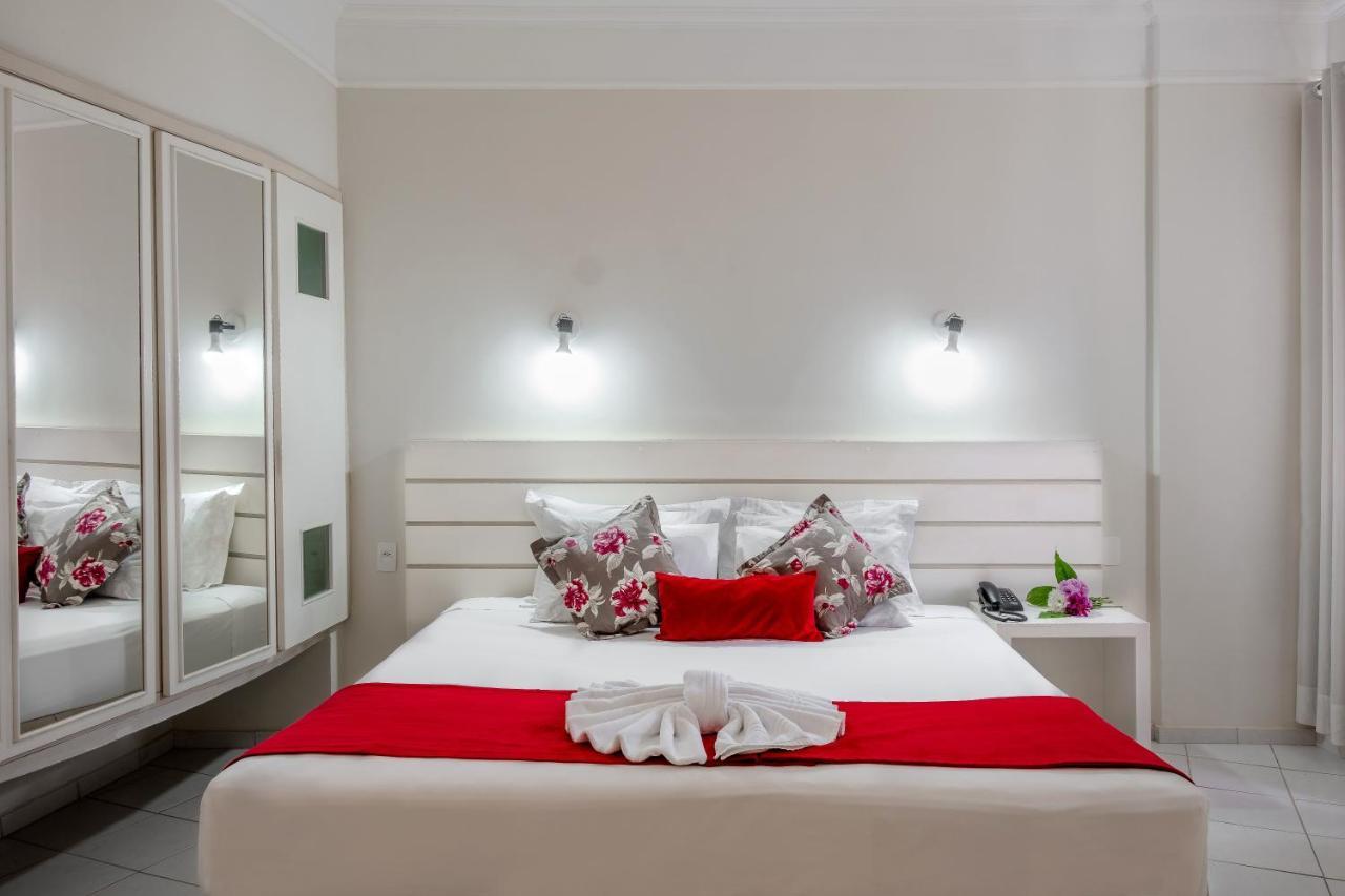 Quarto Deluxe com Cama de Casal ou 2 de Solteiro e Banheira de Hidromassagem