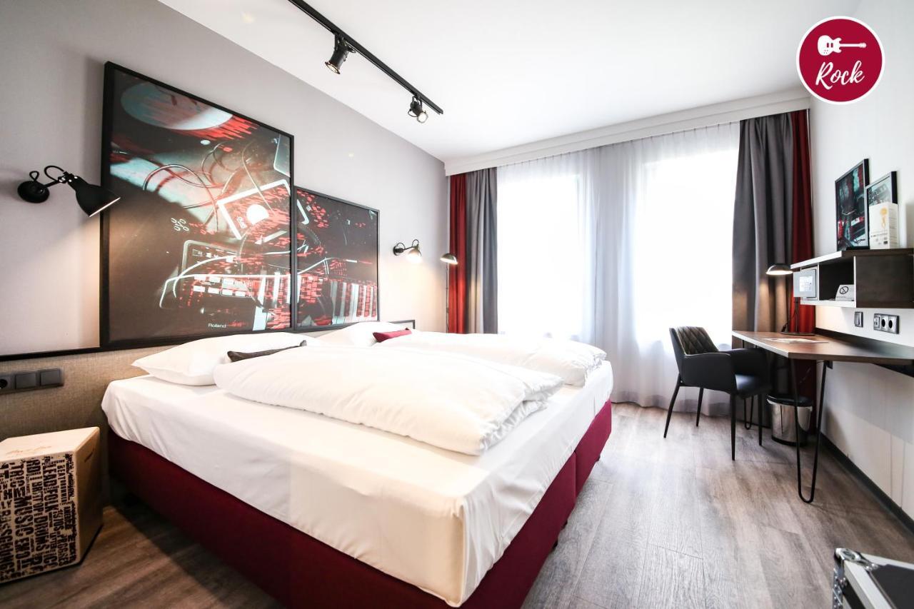 Premium Double Room Rock Roll,1709869455:JPEG