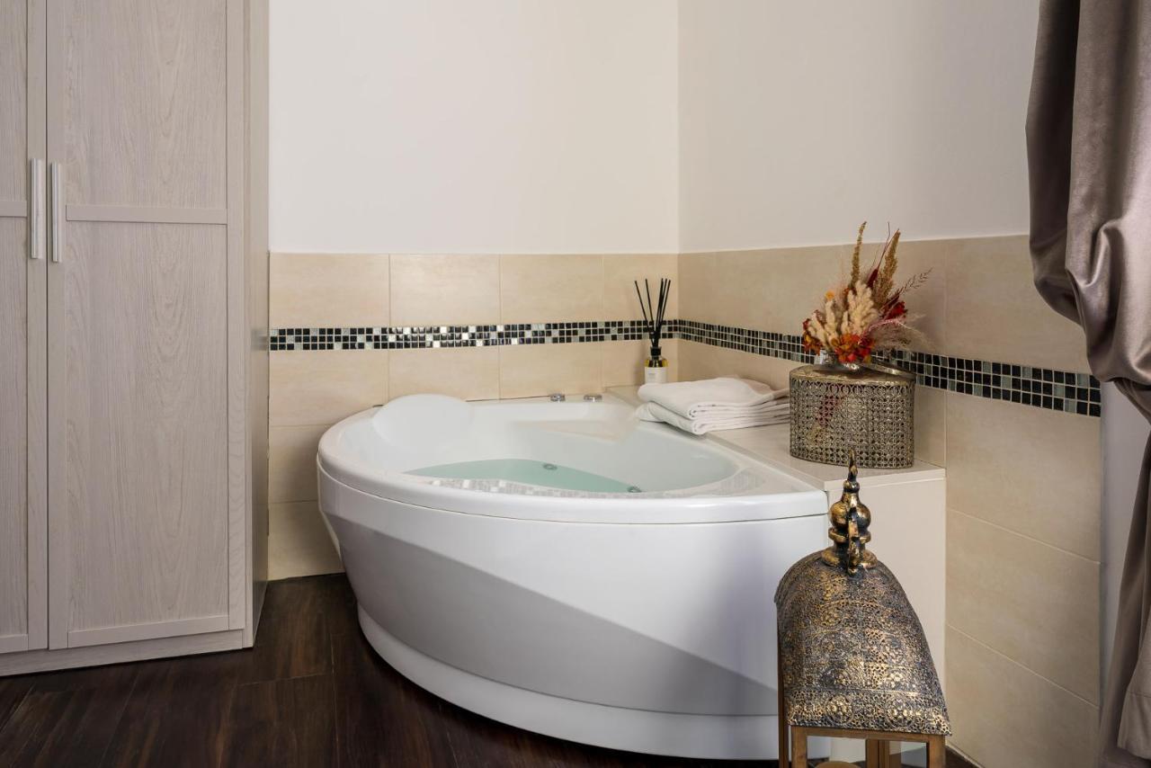 Executive Suite with Jacuzzi,1161992502:JPEG