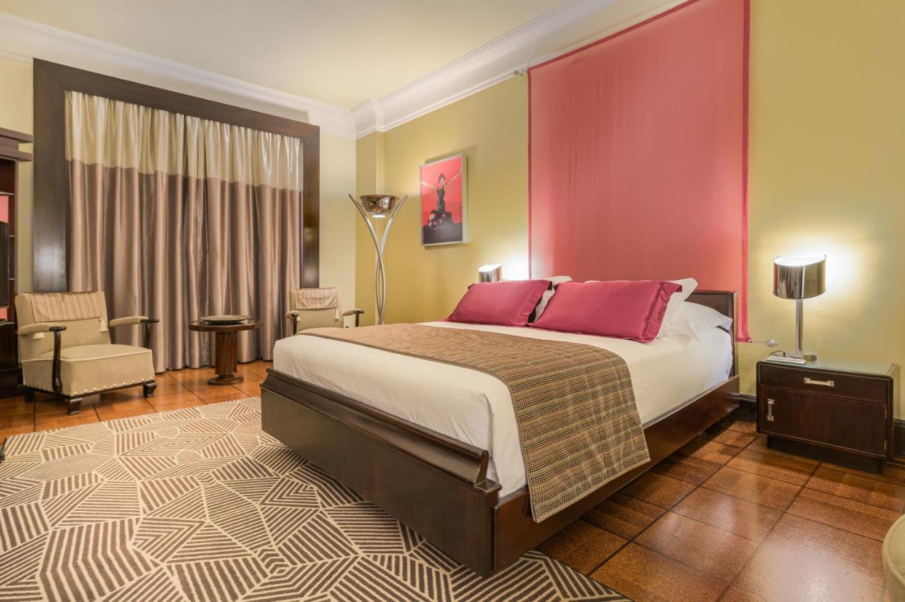 Quarto com Cama de Casal ou 2 de Solteiro