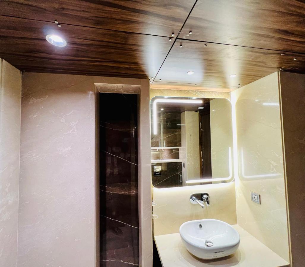 Suite Hot Tub,1175817745:JPEG