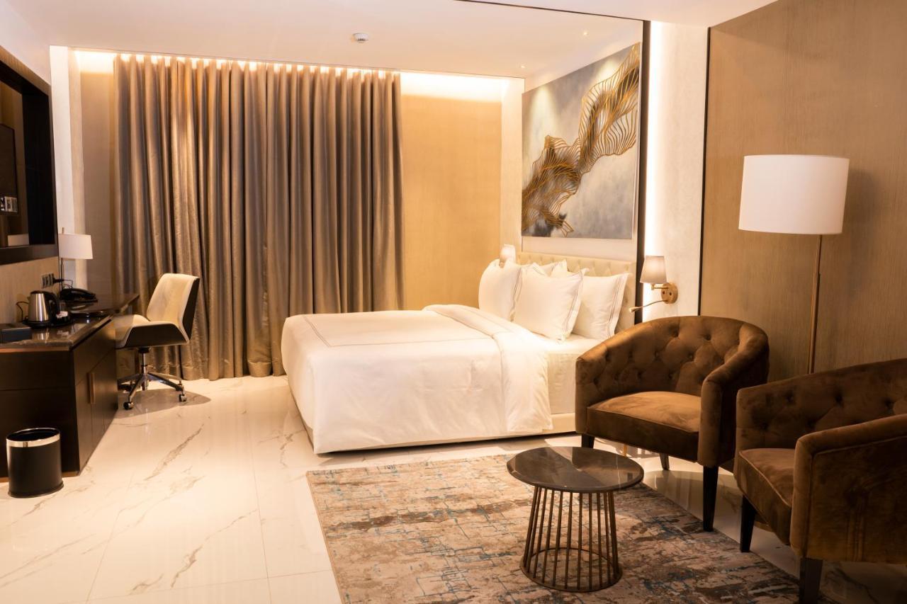 Executive Suite,1185112357:JPEG