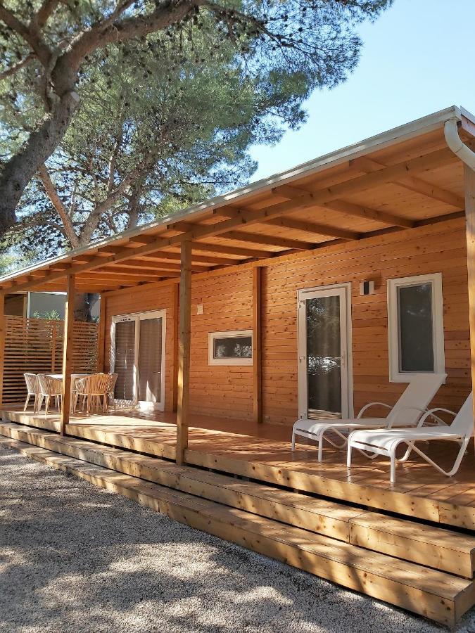 Familie-Stacaravan met 2 Slaapkamers en Terras