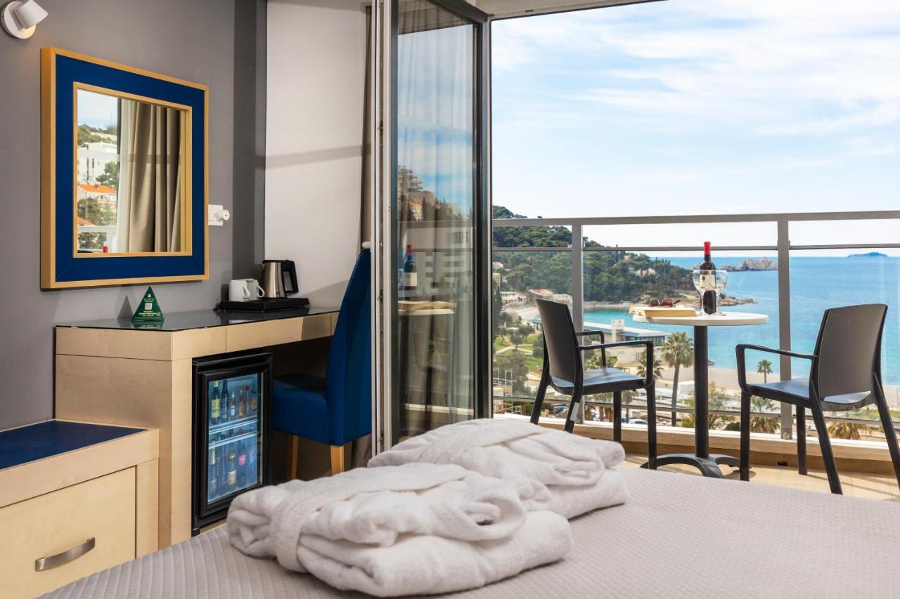 Quarto Duplo/com 2 Camas de Solteiro com Varanda e Vista do Mar