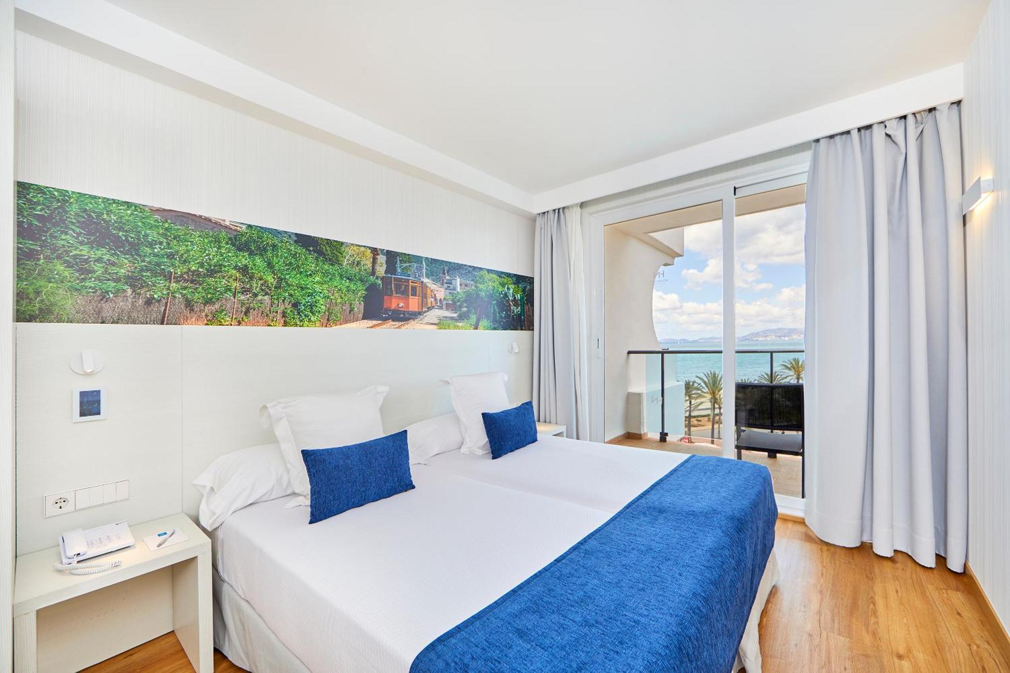 Double or Twin Room with Lateral Sea View
