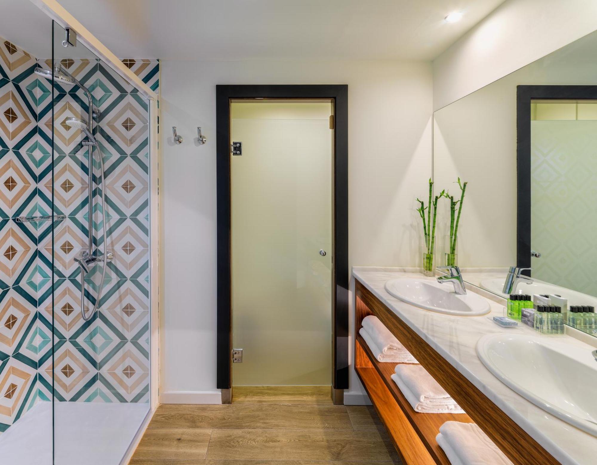 Superior Room (2 adults)