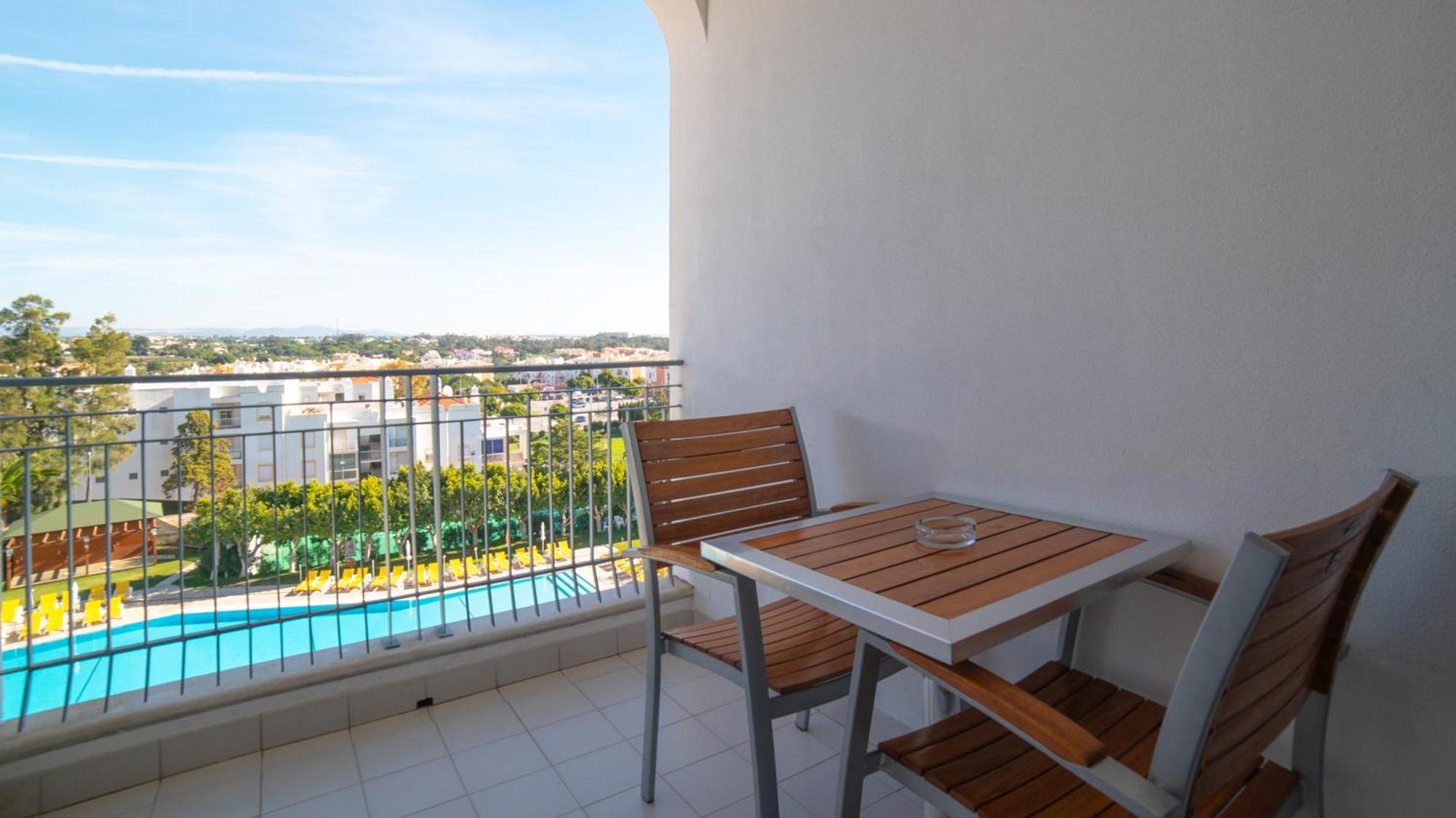 One-Bedroom Apartment with Pool View,1209091102:JPEG