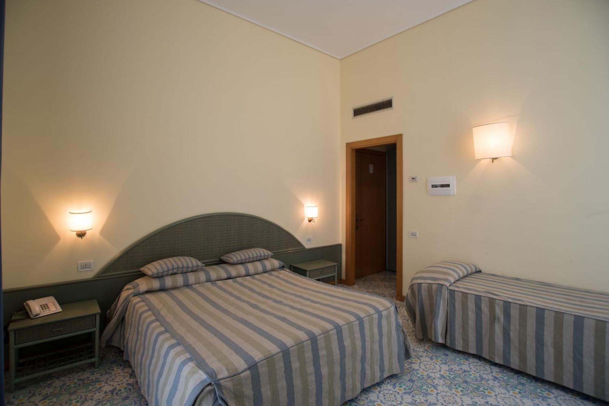 Quadruple Room (2 Adults + 2 Children),1710309524:JPEG