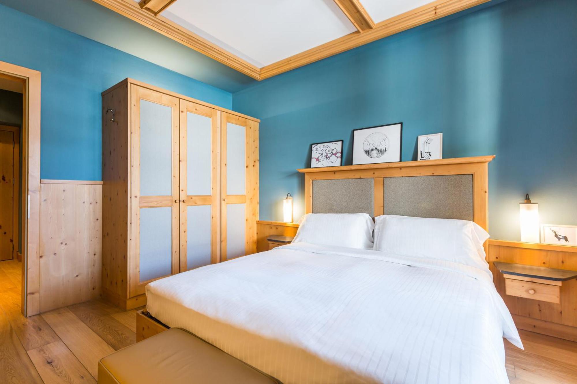 Two-Bedroom Apartment with Tofane Mountain View and Balcony,1218231073:JPEG