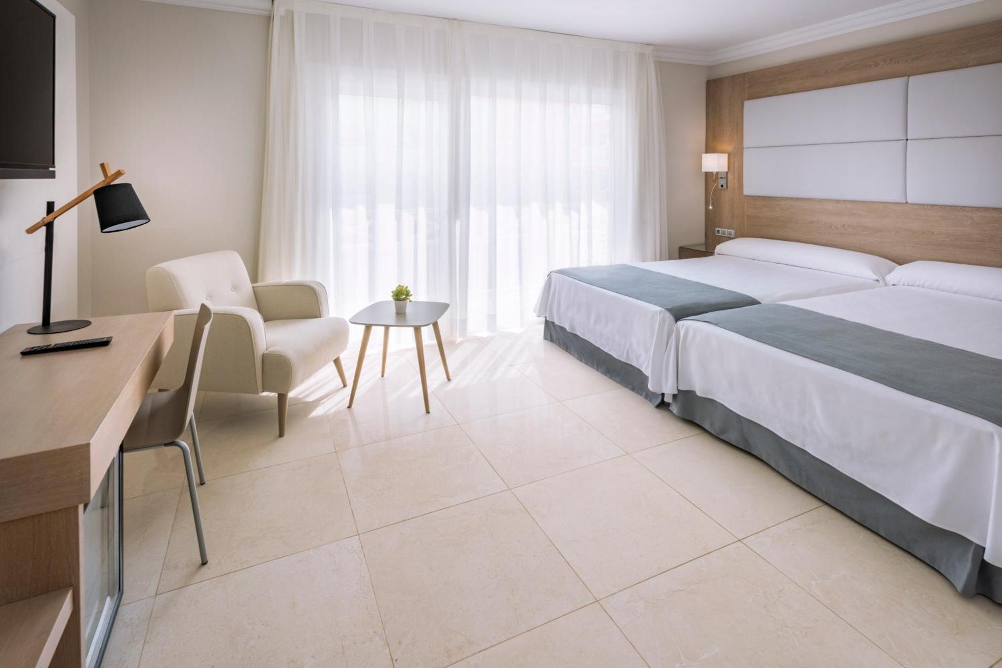 Junior Suite,1431908686:JPEG