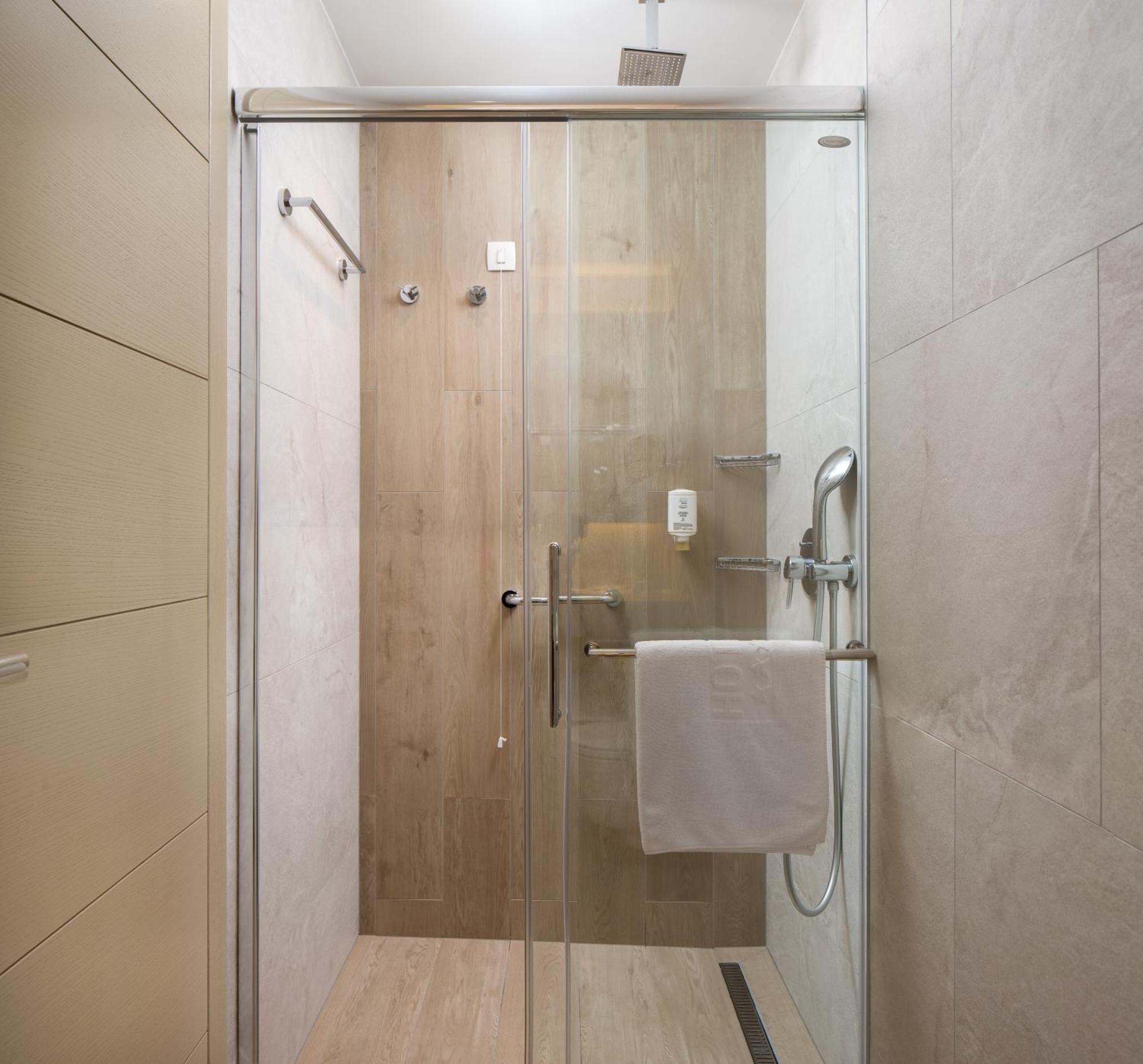 Appartement Deluxe avec Terrasse et Baignoire Spa