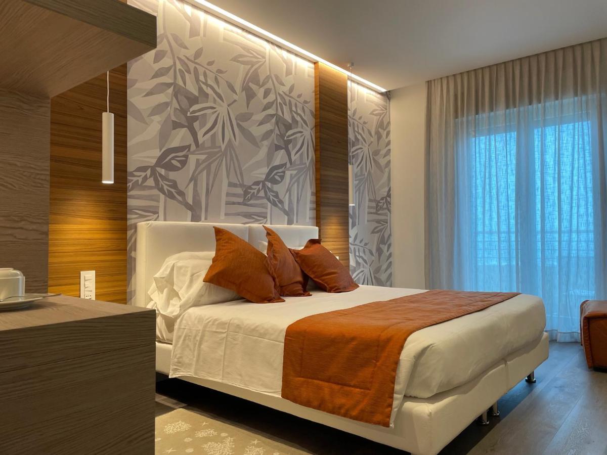 Double or Twin Room with Sea View