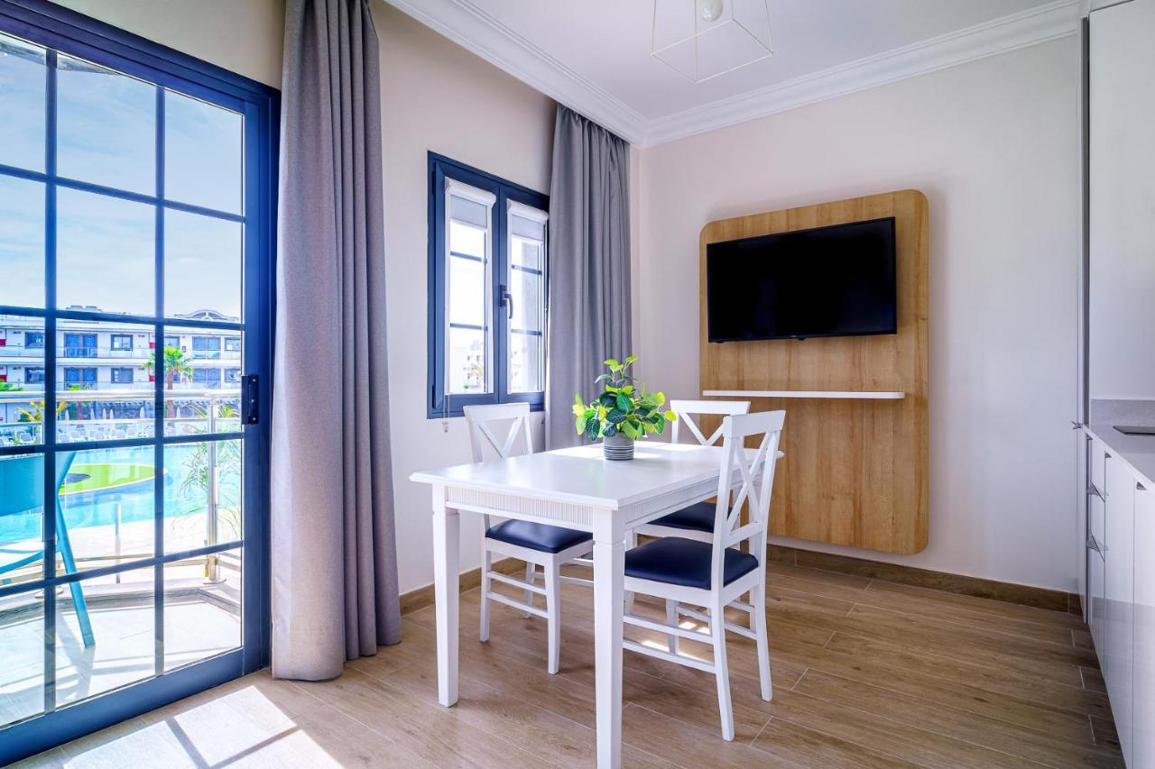 Apartamento con vistas a la piscina
