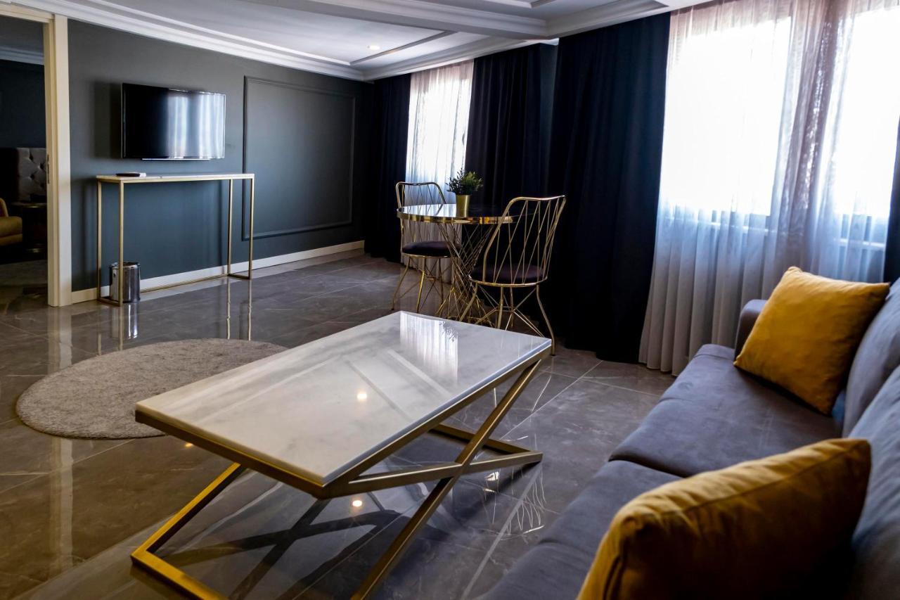 Executive Suite,1253284555:JPEG