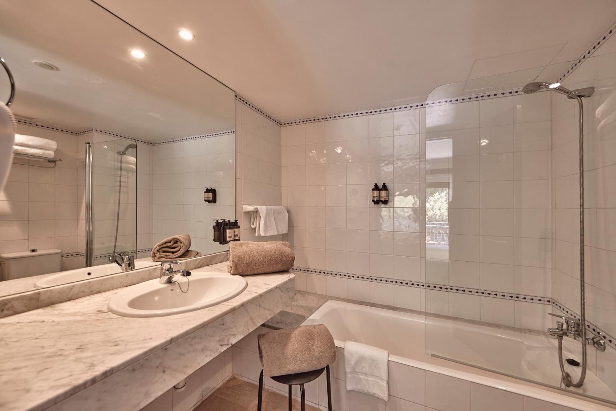 Twin Room - Spa Access Not Included,1654246048:JPEG