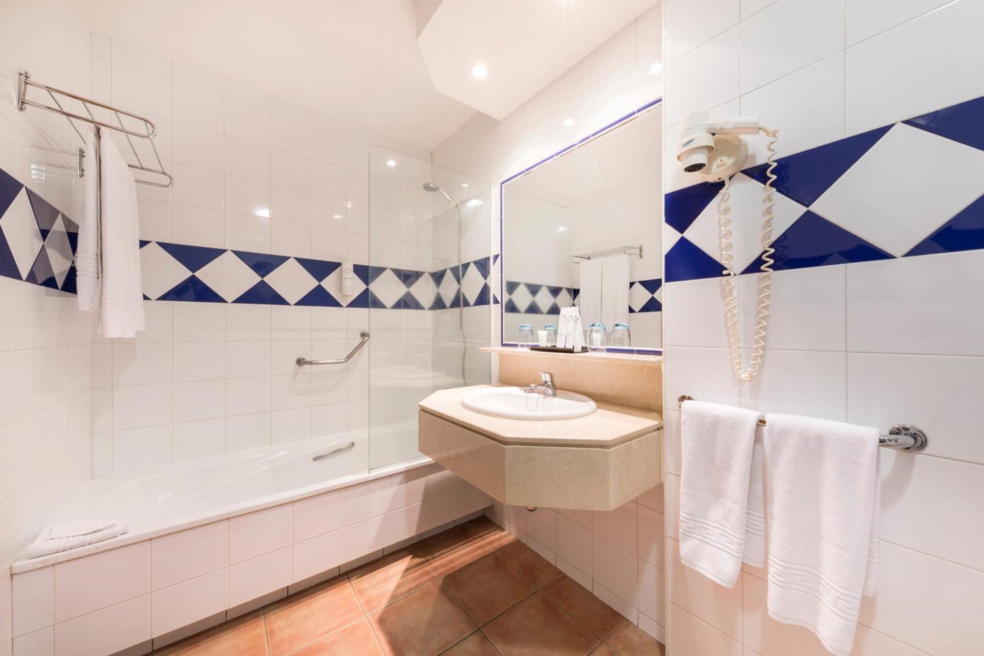 Camera Matrimoniale/Doppia con Letti Singoli