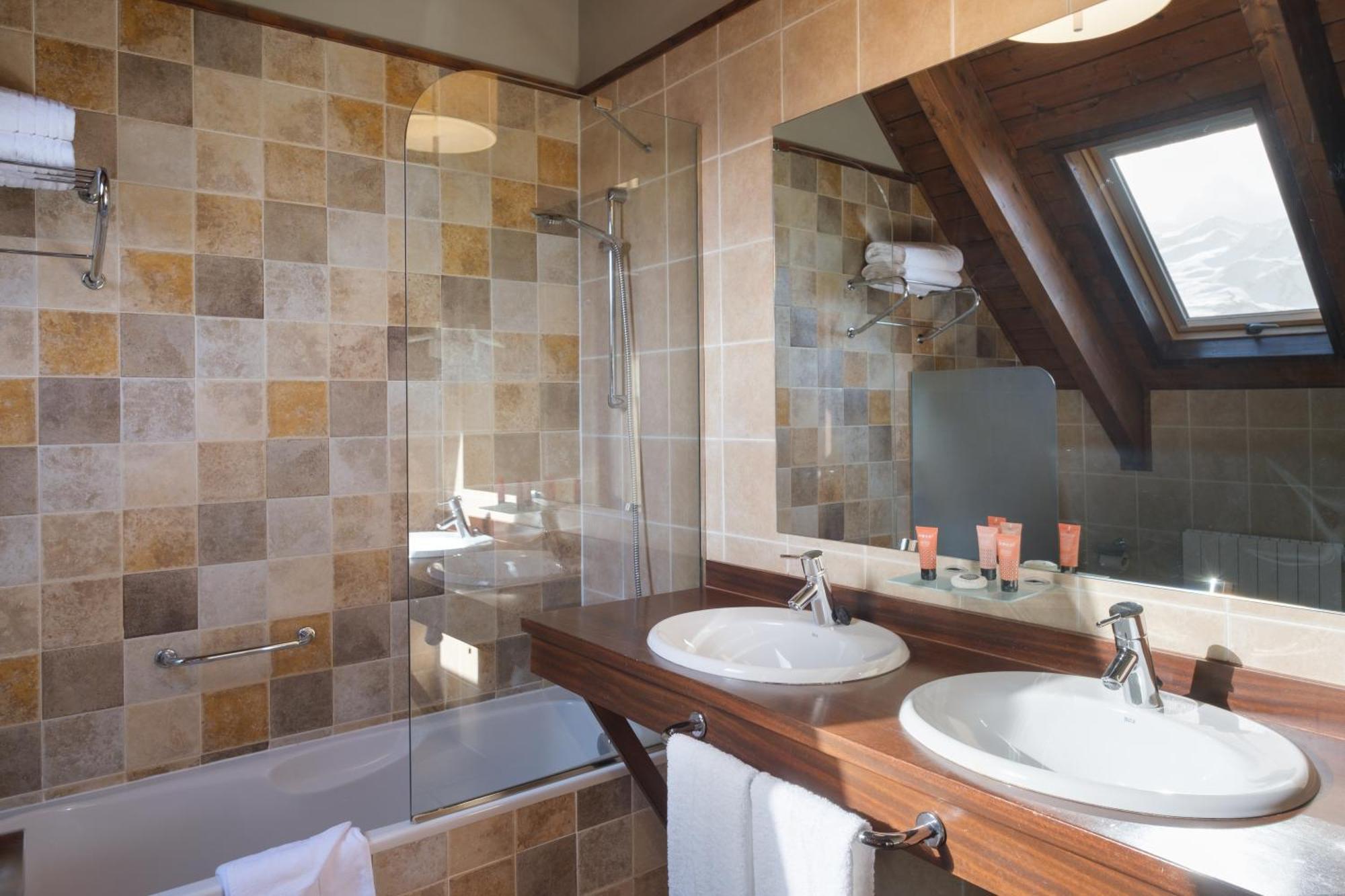 Standard Triple Room,1273074292:JPEG