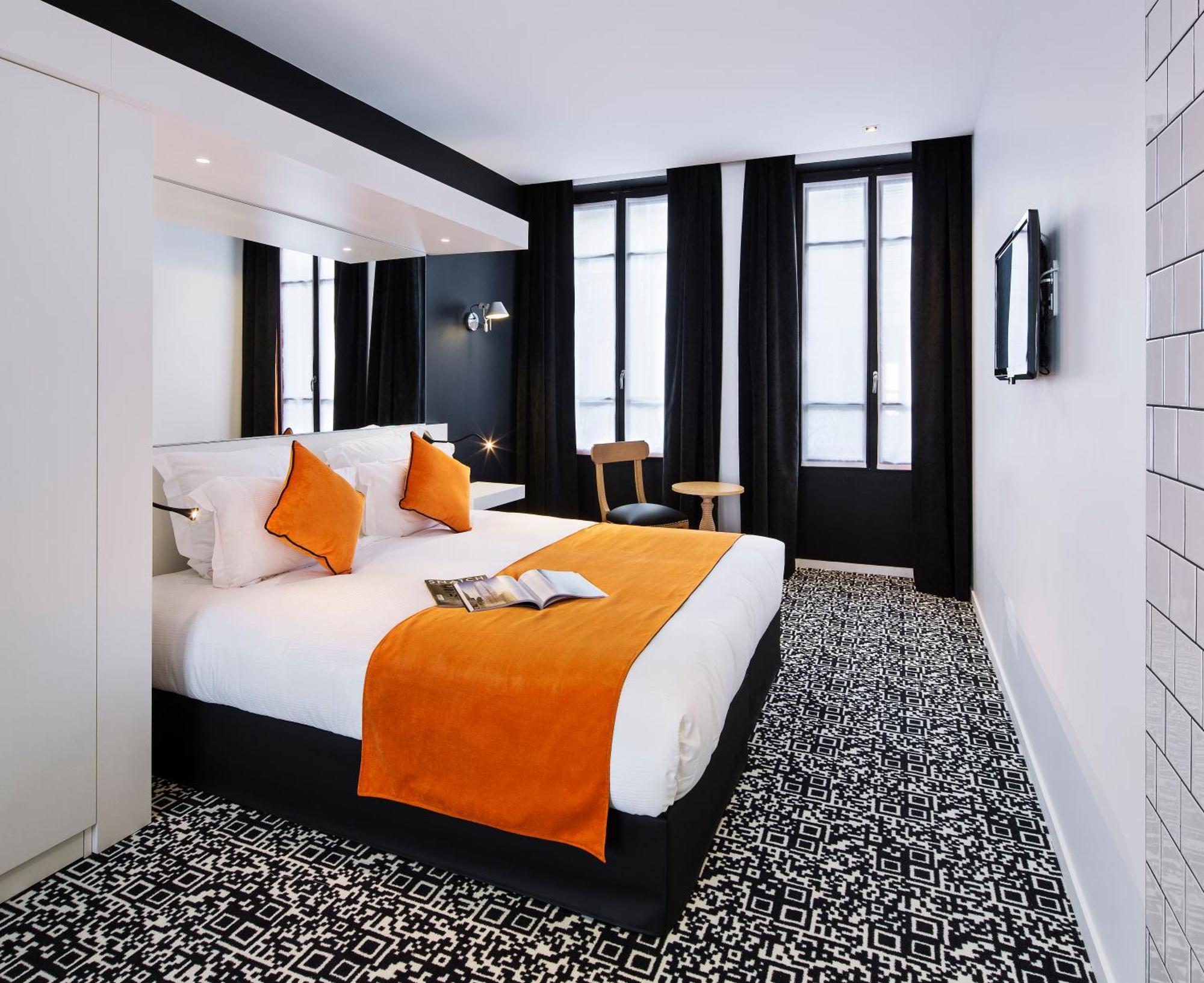 King Room with Roll-In Shower - Disability Access,1273834024:JPEG