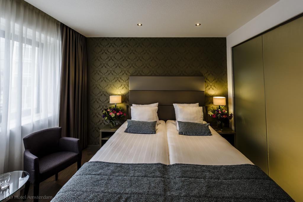 Quarto com 2 Camas de Solteiro