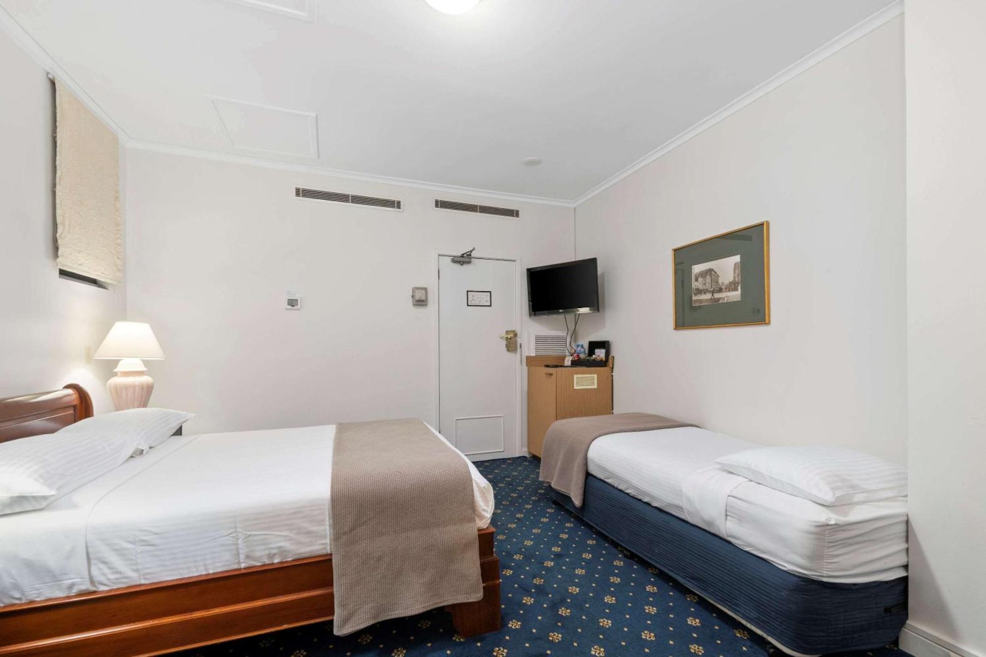 Deluxe Queen + Single Room - Free Wifi