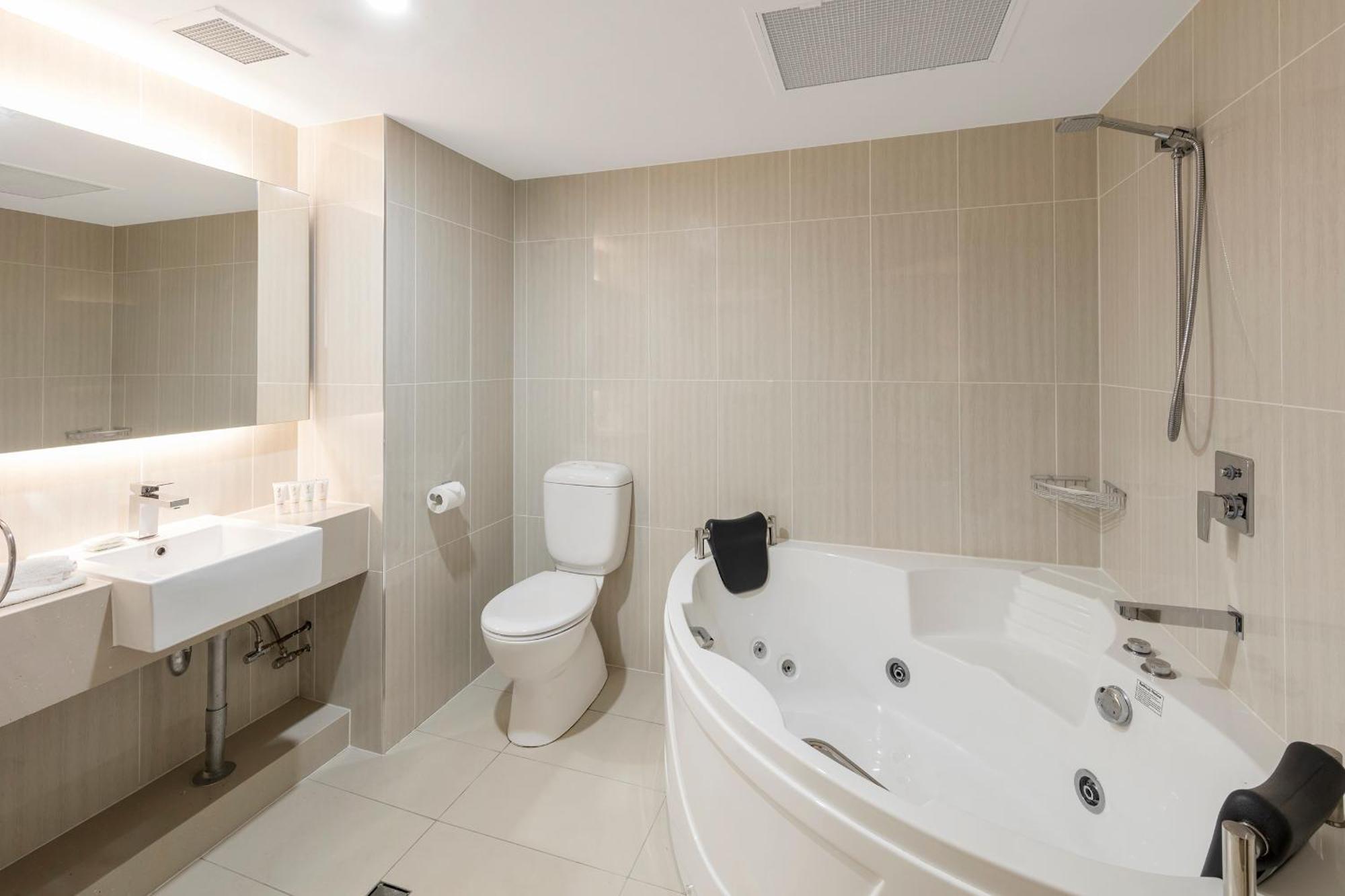 Family Suite with Spa,1277147725:JPEG