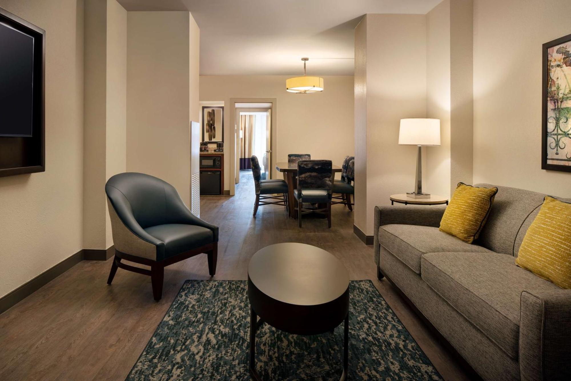 Executive One-Bedroom Double Suite Non-Smoking,1278806602:JPEG