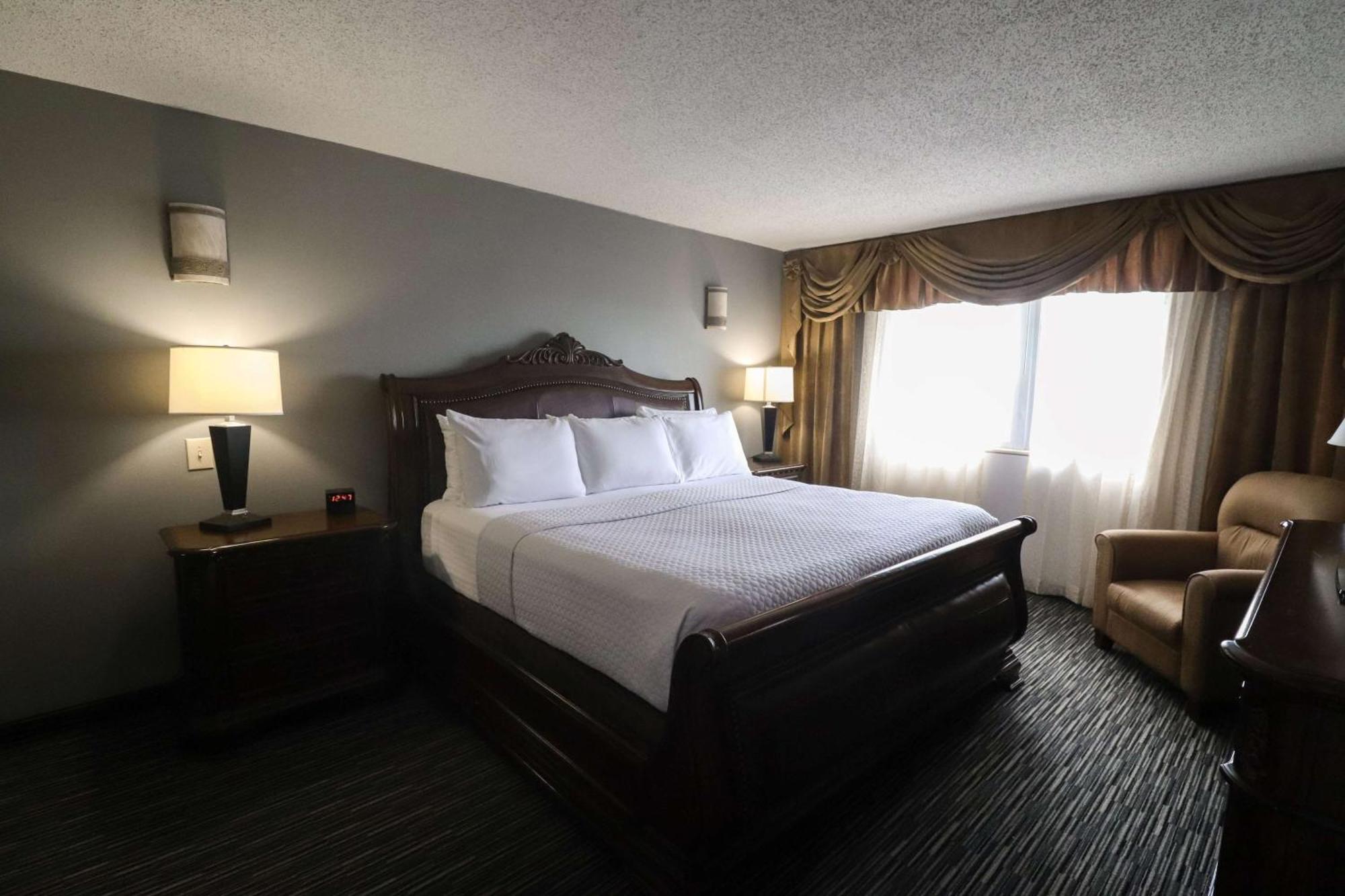One-Bedroom King Suite - Non-Smoking