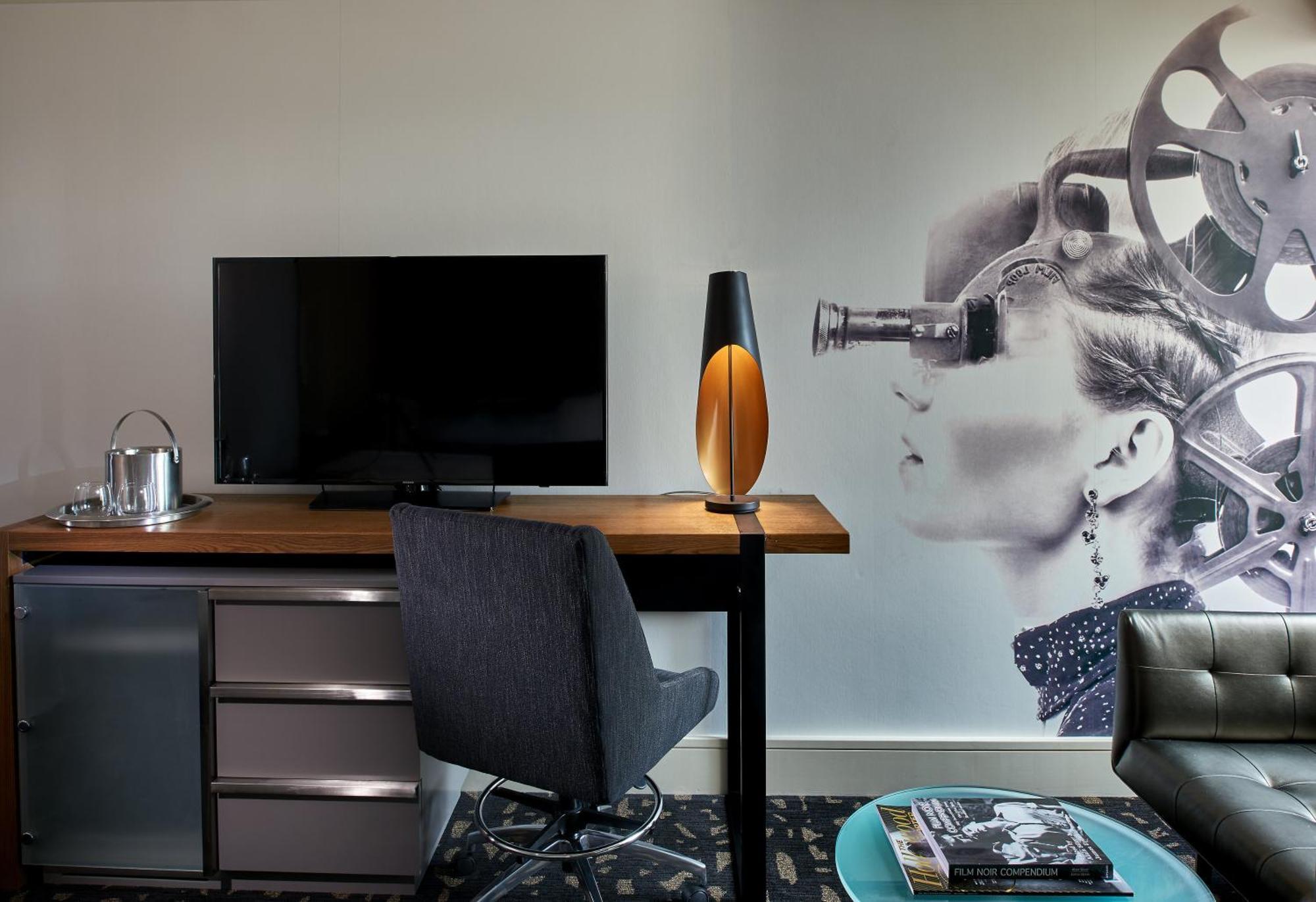 King Room with Skyline View - Non-Smoking