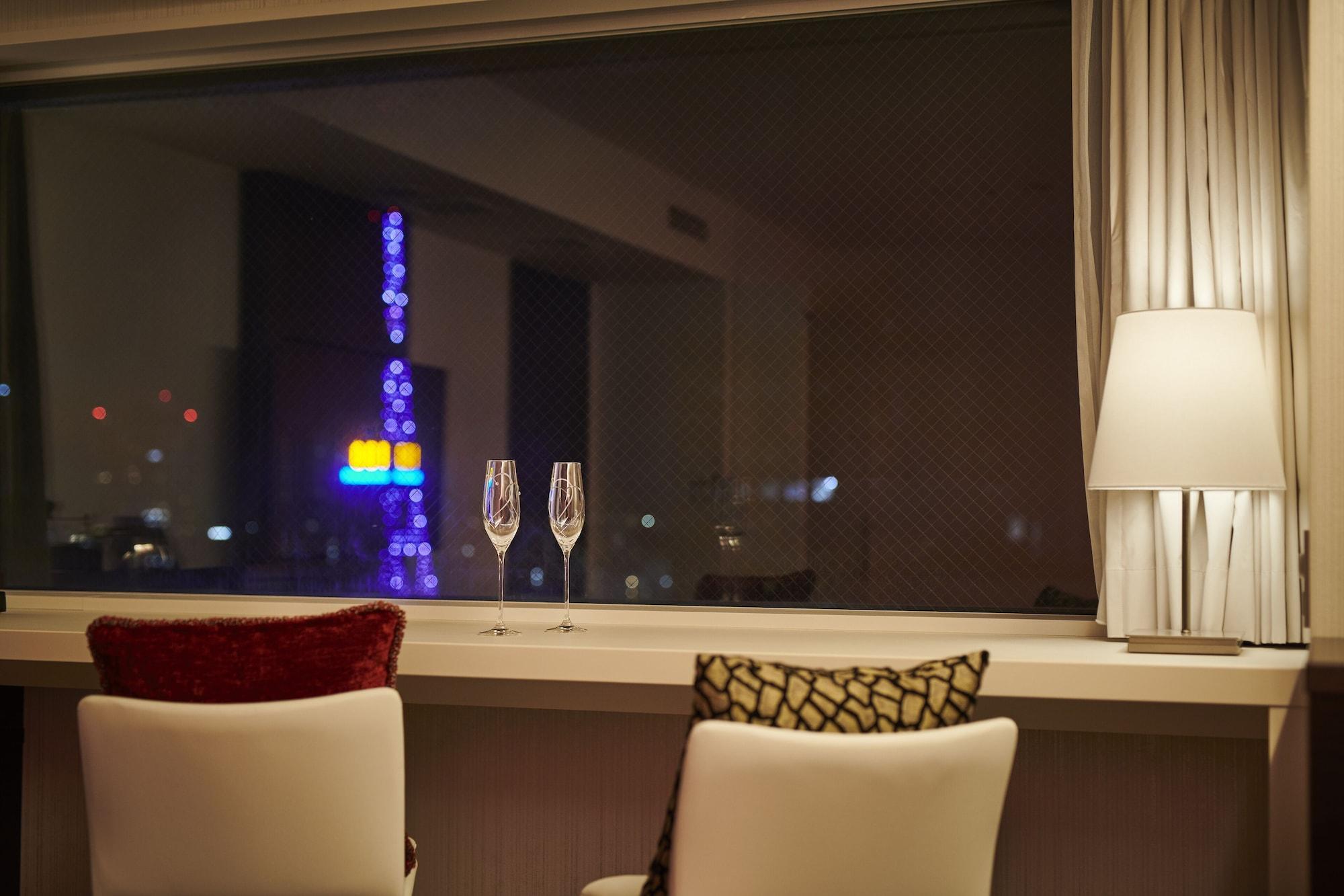 CROSS FLOOR - Deluxe Double Room with Lounge Access,1283719213:JPEG