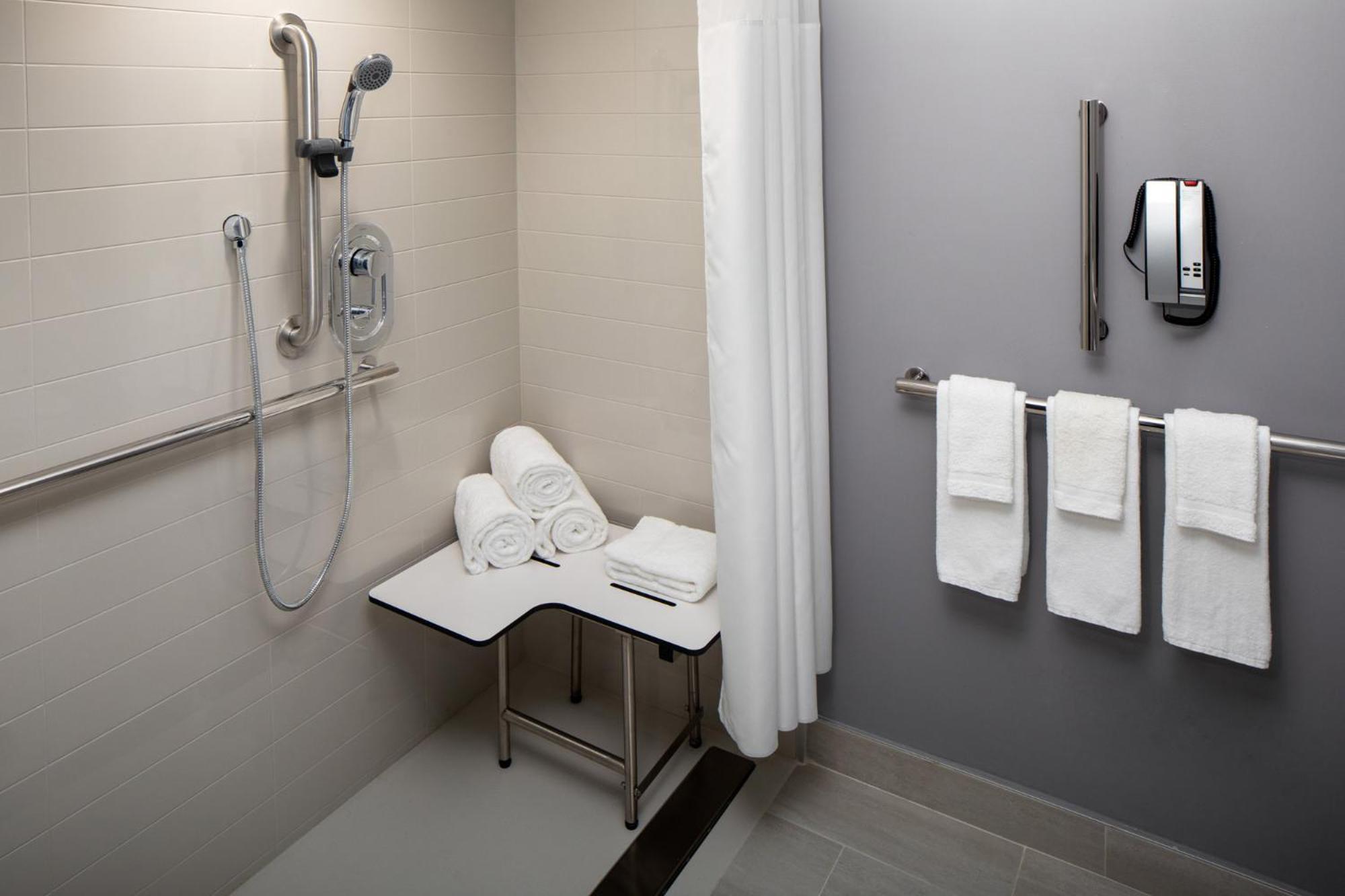 King Room with Roll-In Shower - Disability Access,1285563466:JPEG