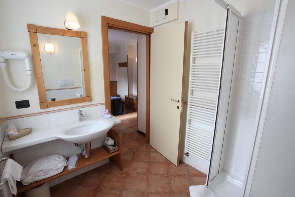 Small Double Room,1353304672:JPEG