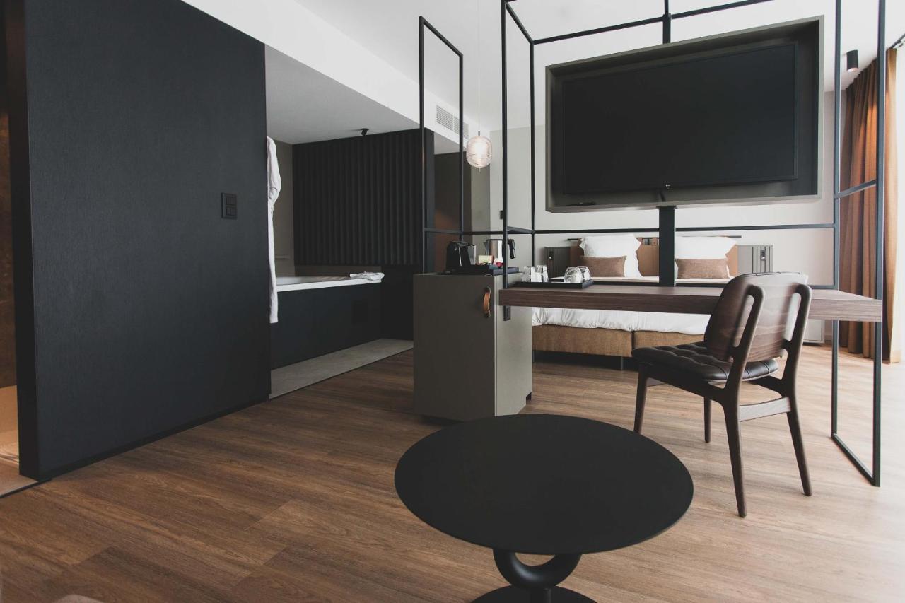 King Suite Spa Bath