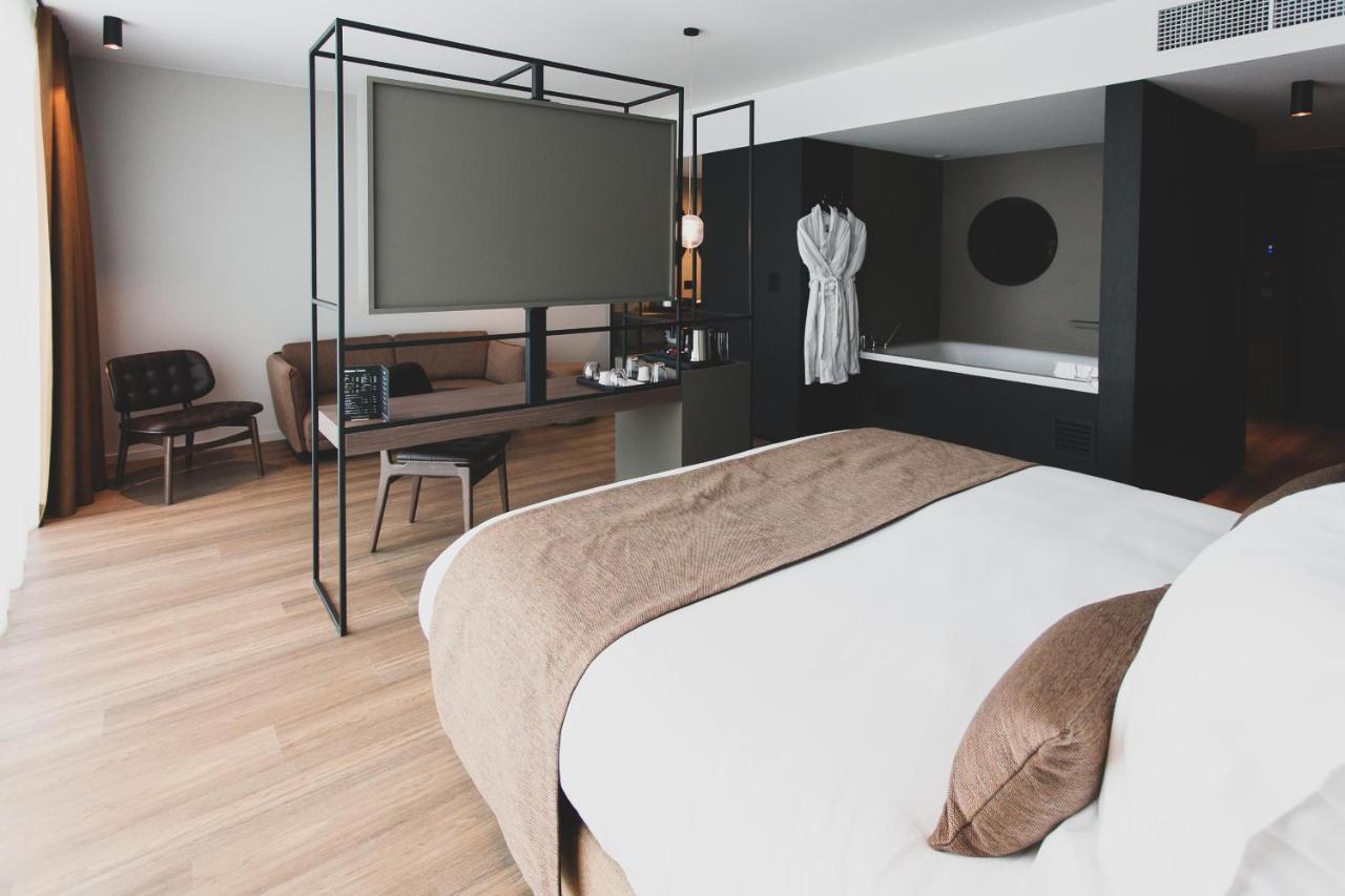 King Suite Spa Bath
