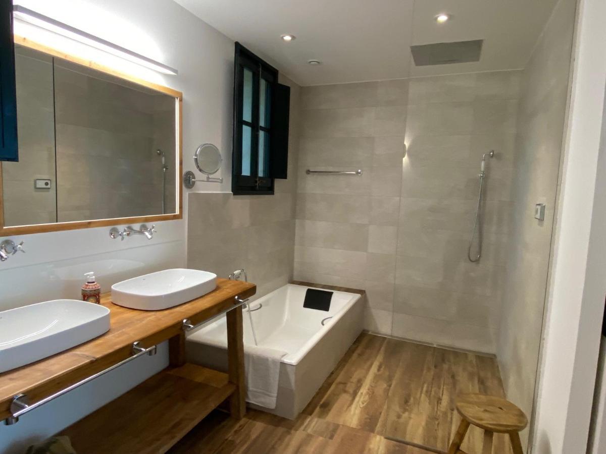 Deluxe Double Room Bath