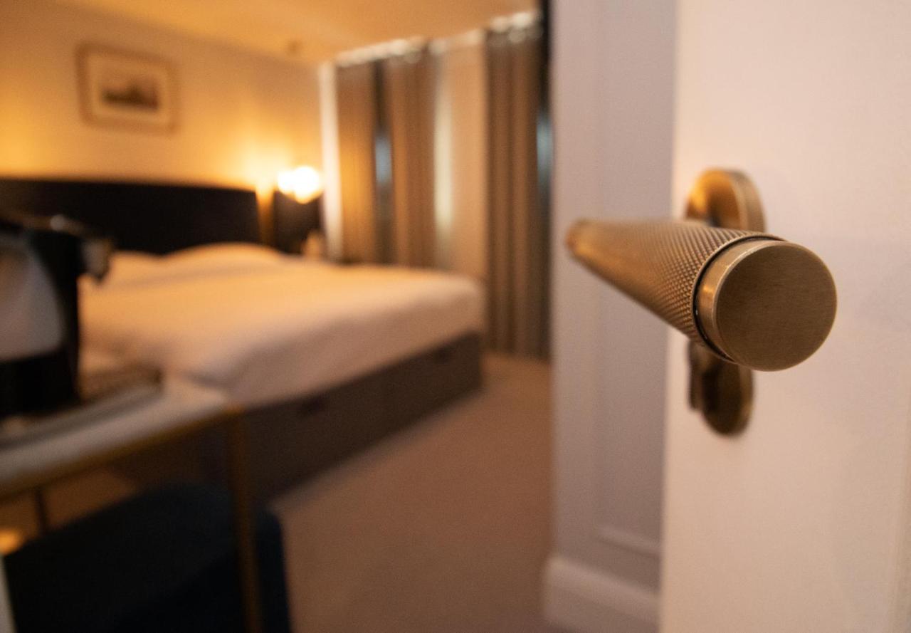 Deluxe Double Room Shower