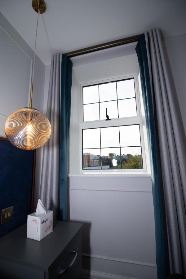 Deluxe Double Room Shower