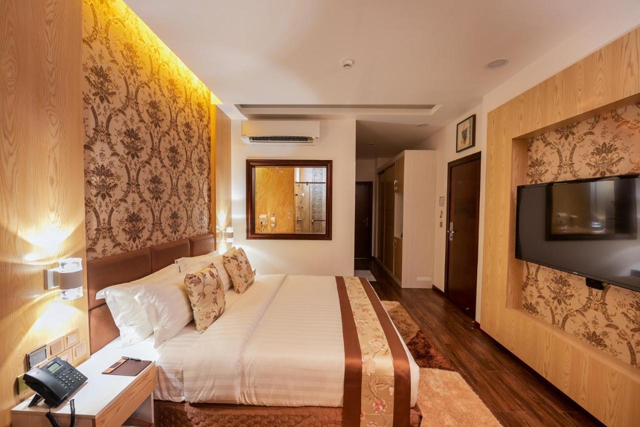Deluxe Double Room Balcony Sea View Return Airport Transfer on Food & Beverage